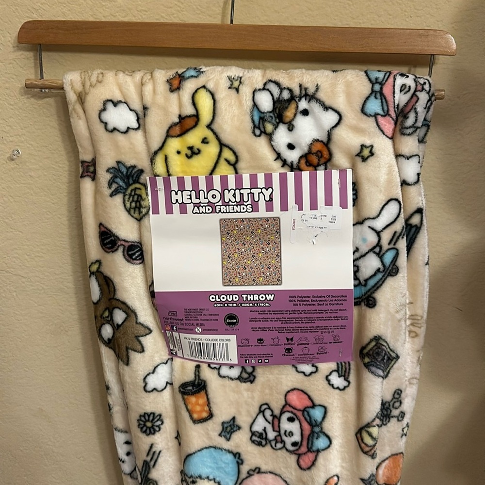 Hello kitty throw